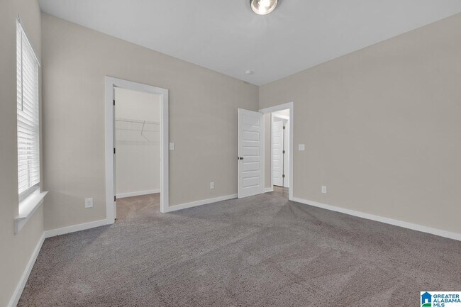 Building Photo - 170 Kings Wy