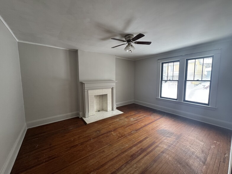 bedroom - 329 Warwood Ave