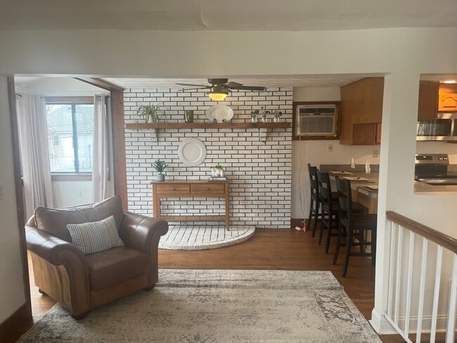 Building Photo - 14 Cherry St