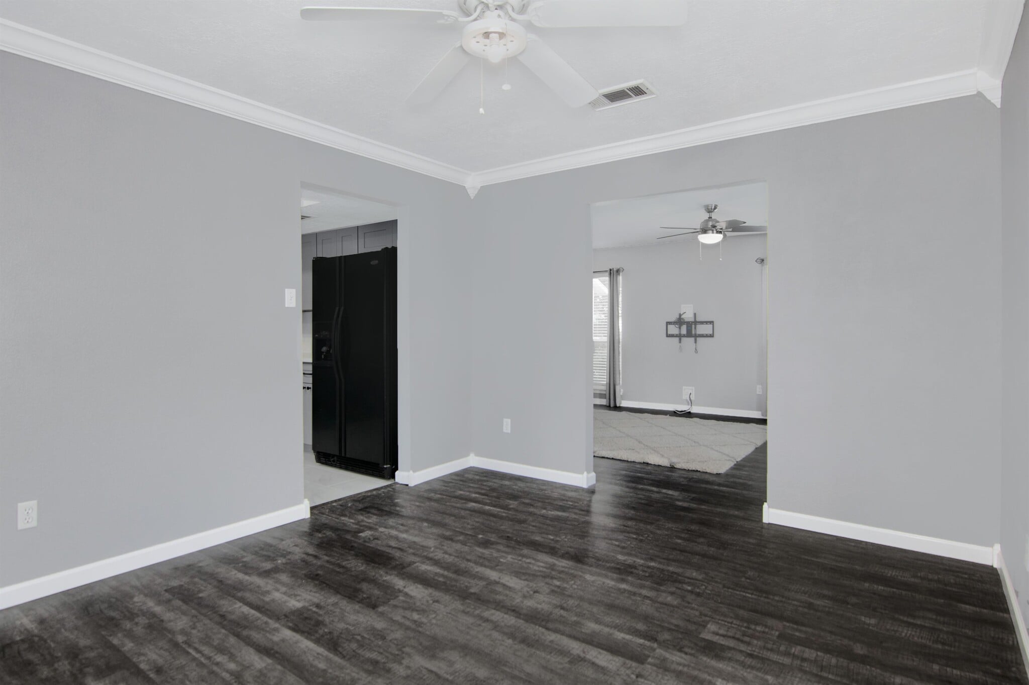 Building Photo - 255 E Castle Harbour Dr