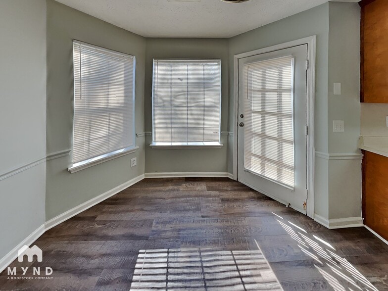 Building Photo - 45 Valley Dr