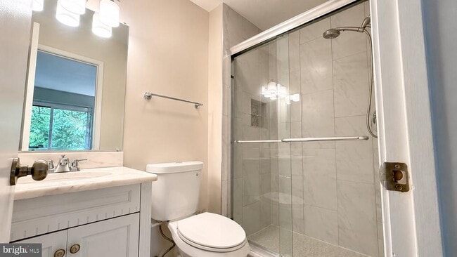 Building Photo - 2473 Glengyle Dr