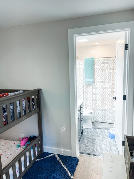 Second bedroom and bathroom - 303 Woodland Shores Rd