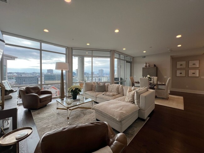 Building Photo - Spacious 2 bedroom 3 bath condo with office in City Lights!