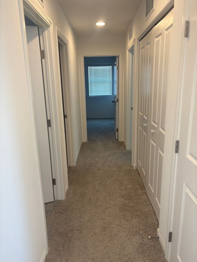 Building Photo - 398 Desert Cadence St