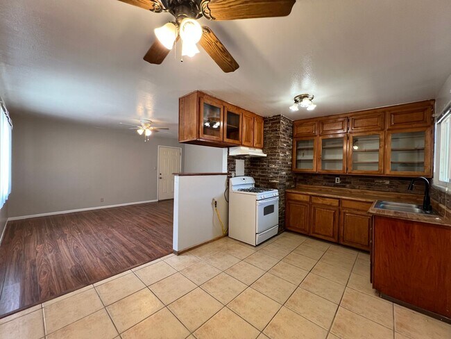 Building Photo - 3 Bedroom 2 Bathroom House Located Near Ca...