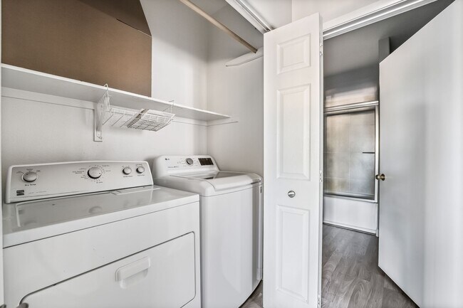 Building Photo - 1851 Hillpointe Rd