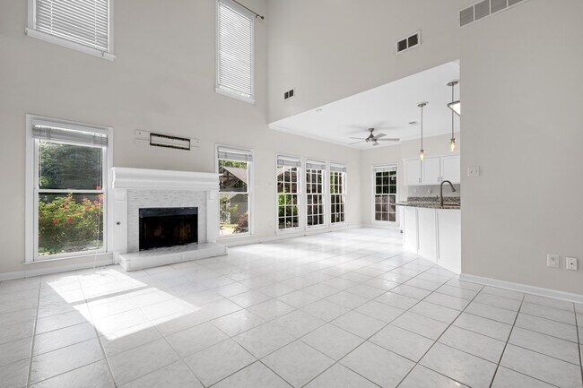Building Photo - 895 Joe Dr
