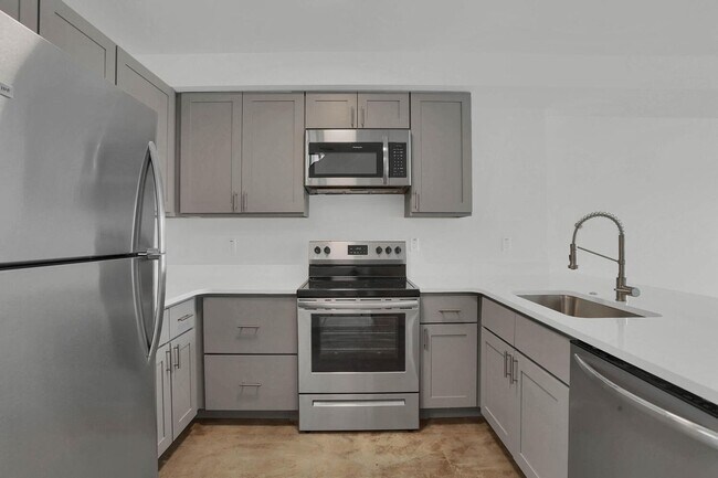 Building Photo - FUNky Building on Kingshwy