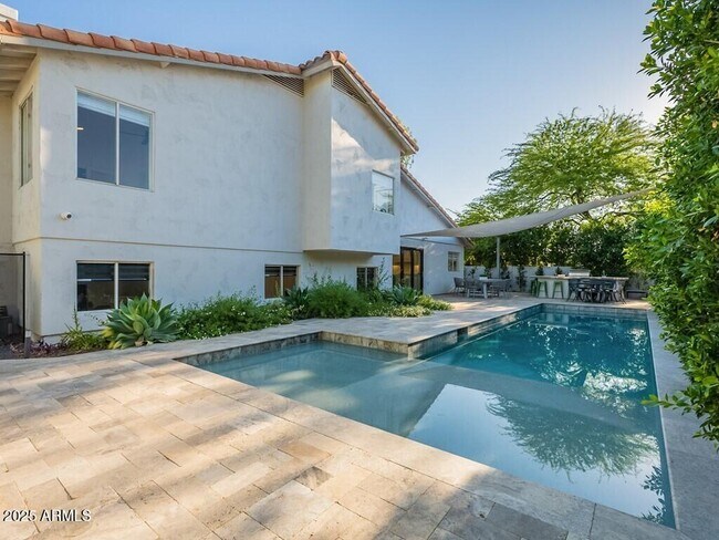 Building Photo - 4748 E Redfield Rd