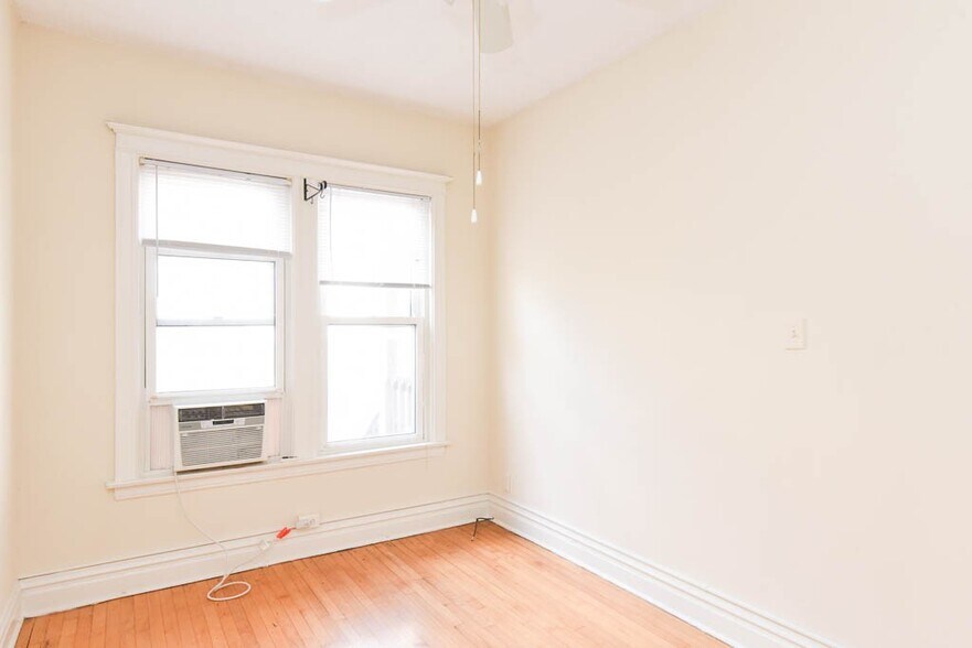 Building Photo - 1721 W Nelson St