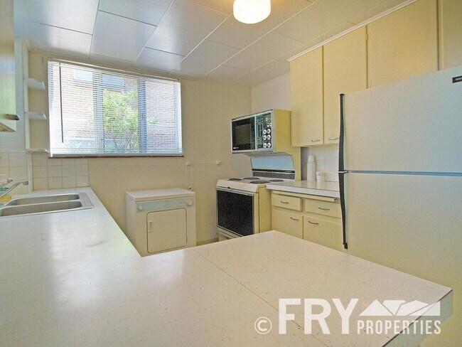 Building Photo - Raised Ranch with Second Kitchen in Prime Location