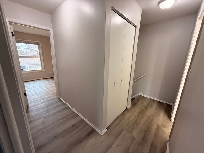 Building Photo - 2167 N Heather Ln