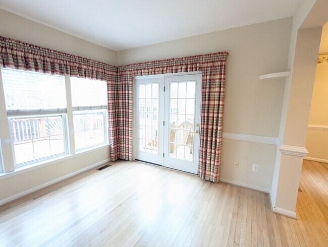 Building Photo - Townhouse in Spring Ridge community *OAKDALE school district* available now!