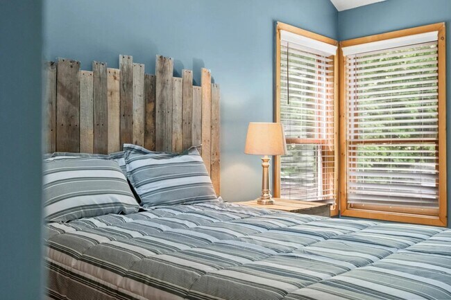 Building Photo - 6 Ridge Rd