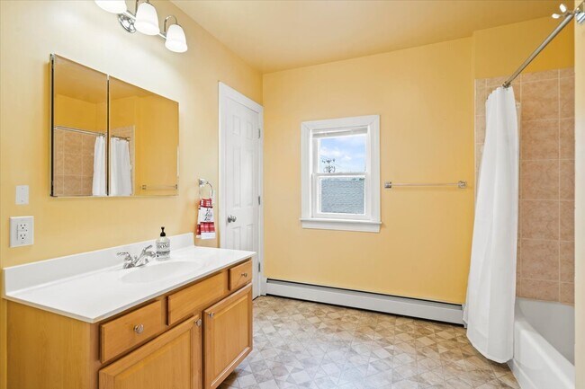 Full Bath with Tub - 2nd Level - 107 Clinton St