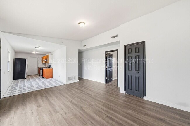 Building Photo - 133 St Thomas Ln