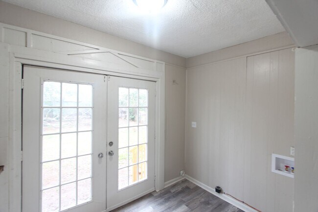 Building Photo - New On The Market and Newly Renovated!! Better Hurry!!