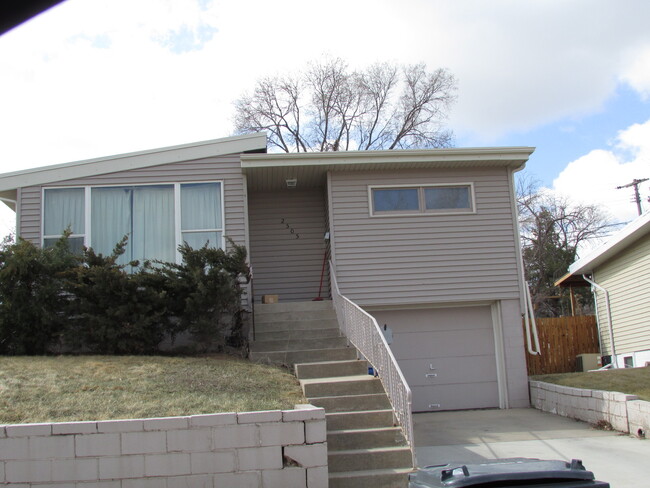 Primary Photo - 2 BEDROOM | 1 BATH | GARAGE | WEST