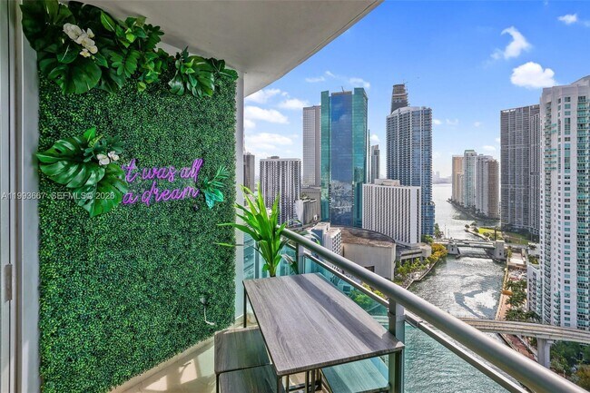 Building Photo - 350 S Miami Ave