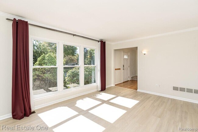 Building Photo - 619 Whitney Dr