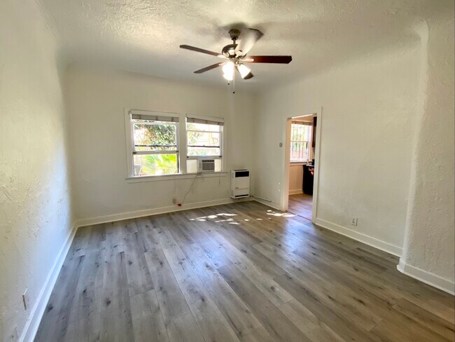 Primary Photo - 206 S Coronado St