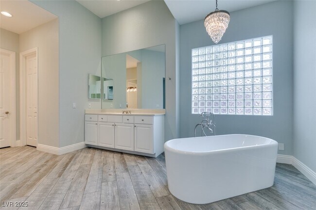 Building Photo - 1704 Cypress Manor Dr
