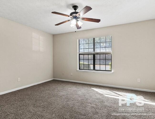 Building Photo - 107 Church St