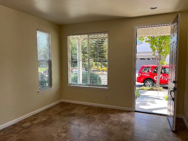 Building Photo - 9405 Clemente Dr