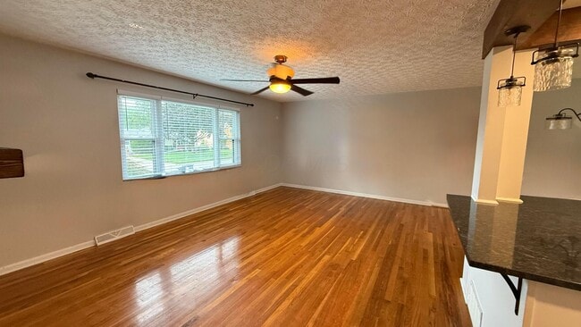 Building Photo - 321 Heil Dr