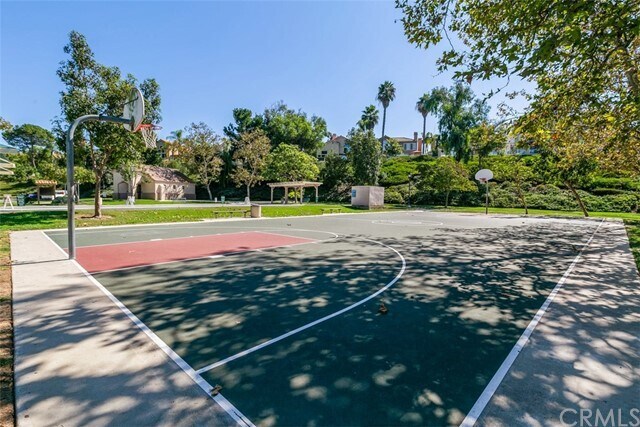 Building Photo - 24 Amarante