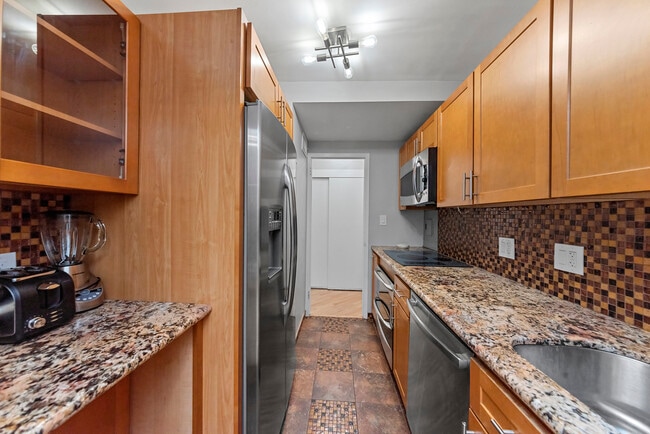 Building Photo - 3950 N Lake Shore Dr