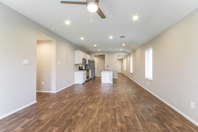 Building Photo - 9885 Gln Brk Ln