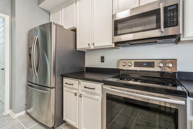 Building Photo - FOUNTAIN POINTE TOWNHOME!! 2 Bed, 2.5 Bath Townhome in Ankeny