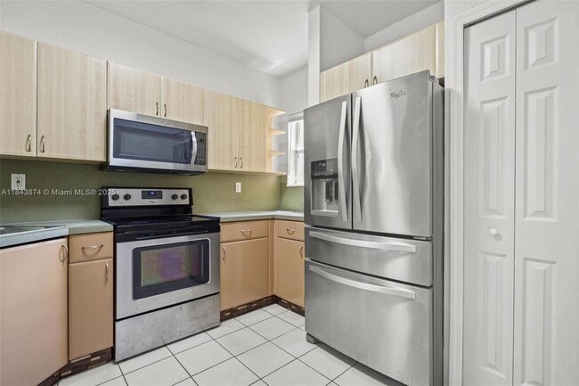 Building Photo - 980 SW 6th Pl