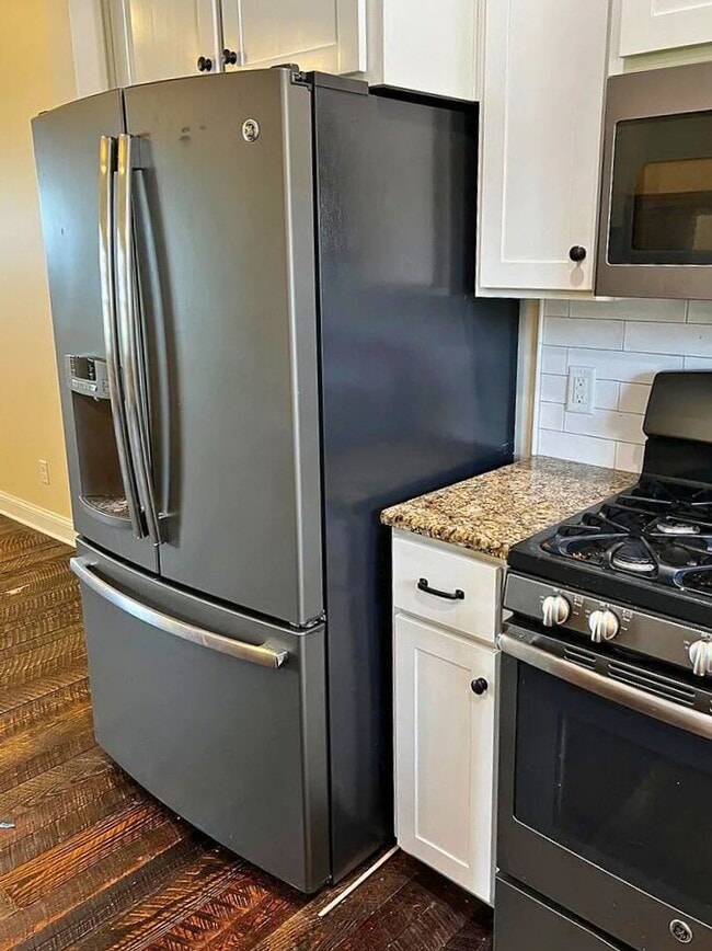 Building Photo - 3/2 updated home with amenities