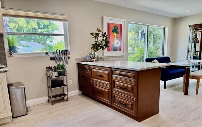 Building Photo - 1815 Barker Dr