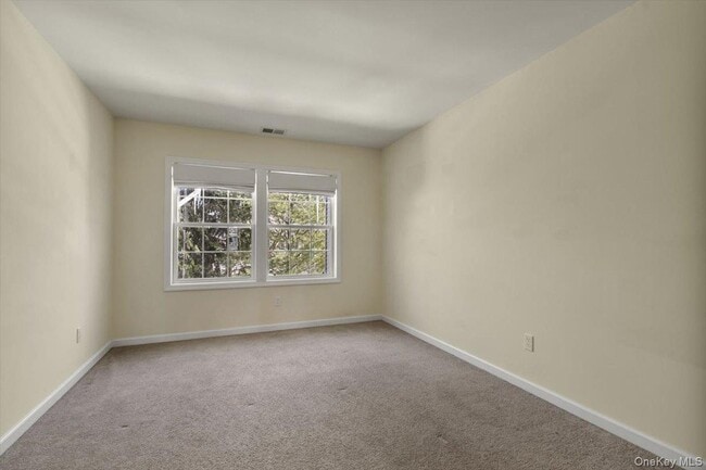 Building Photo - 135 N River Dr