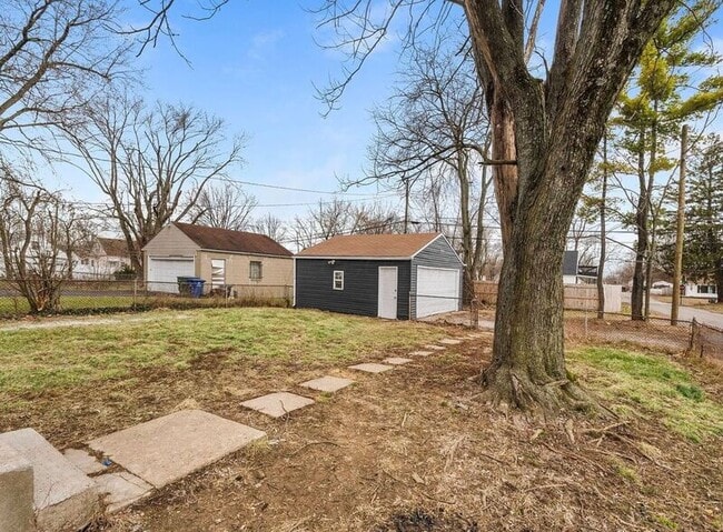 Building Photo - 2147 Homestead Dr