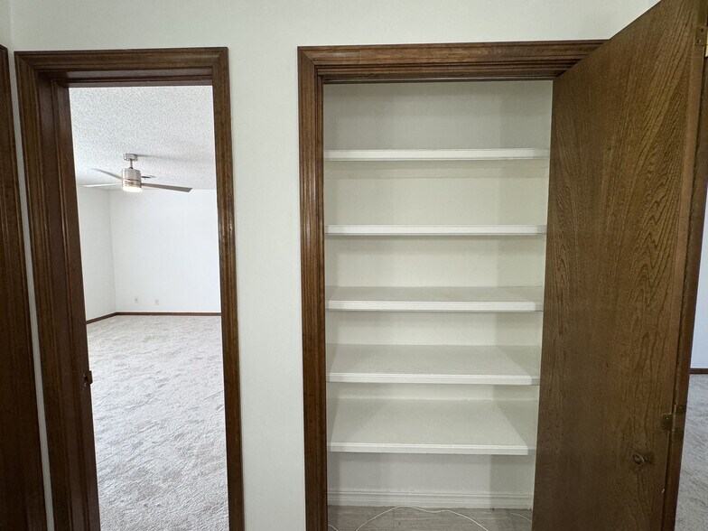 Building Photo - 7108 S Indianapolis Ave