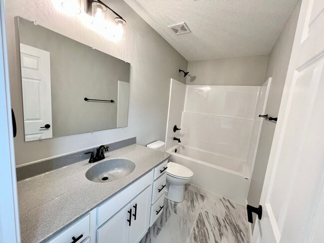 Building Photo - Newly Built 4 Bed/4.5 Bath in Central MHK