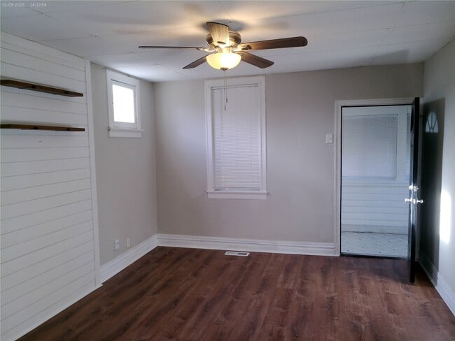 Building Photo - 6118 Vermont Ave