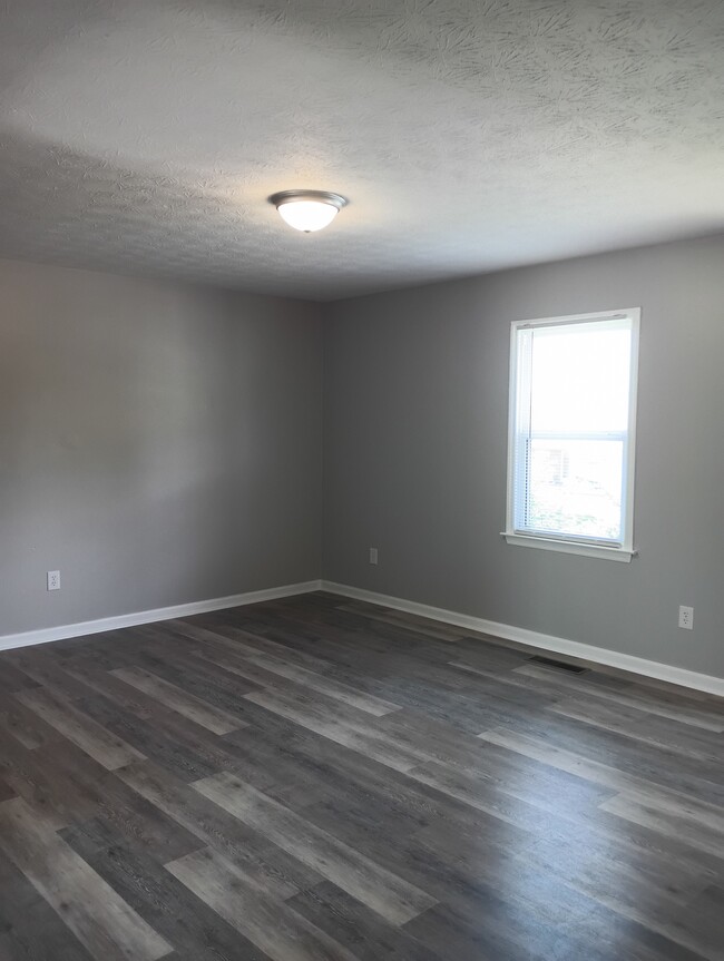 Building Photo - 201 Dove Dr