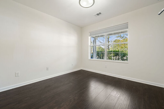 Building Photo - 2369 Charleston Pointe SE