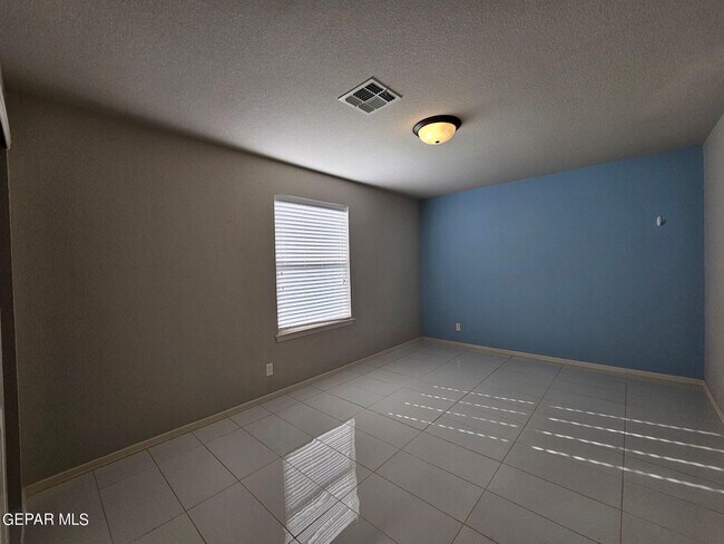 Building Photo - 777 Aislaby St