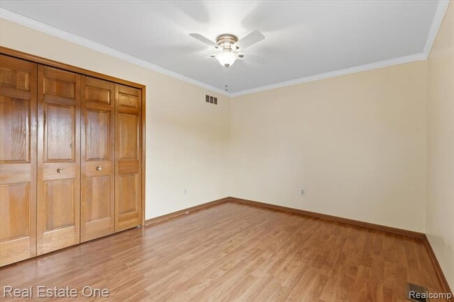 Building Photo - 720 Essex Dr