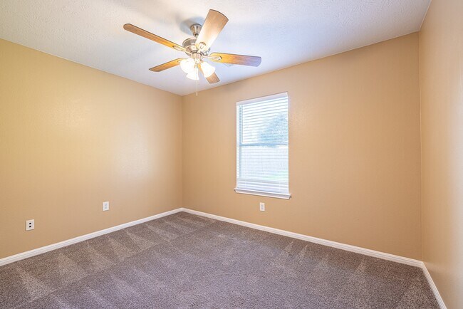 Building Photo - 16381 Many Trees Ln