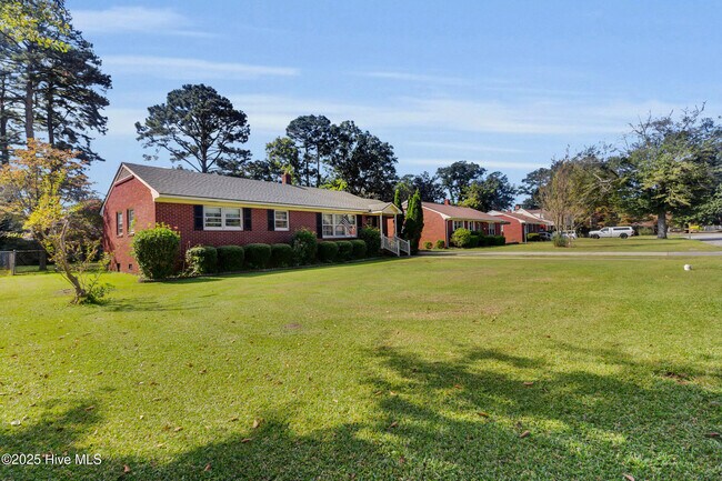 Building Photo - 2307 Woodland Ave