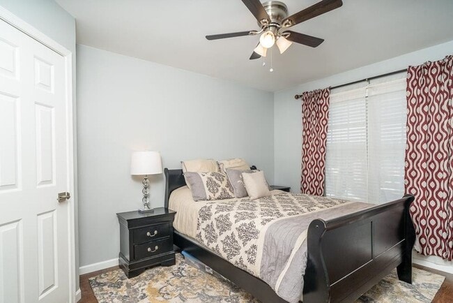 Building Photo - Spacious Luxury Townhome! Outstanding Location!