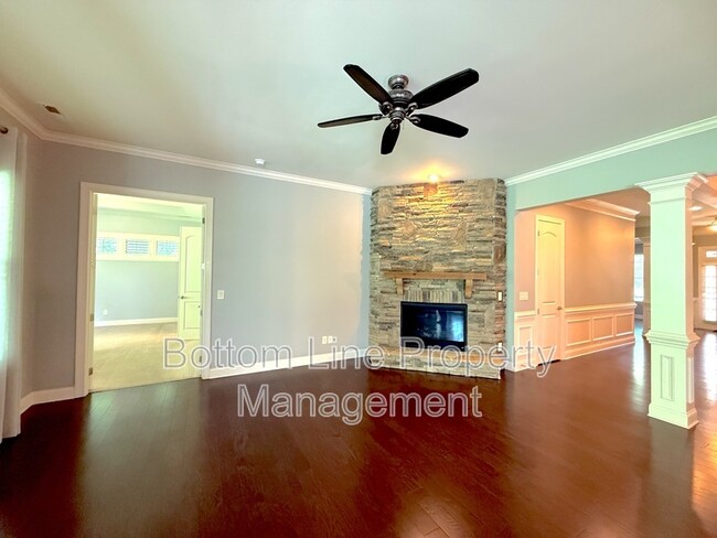 Building Photo - 9006 Blue Ridge Dr